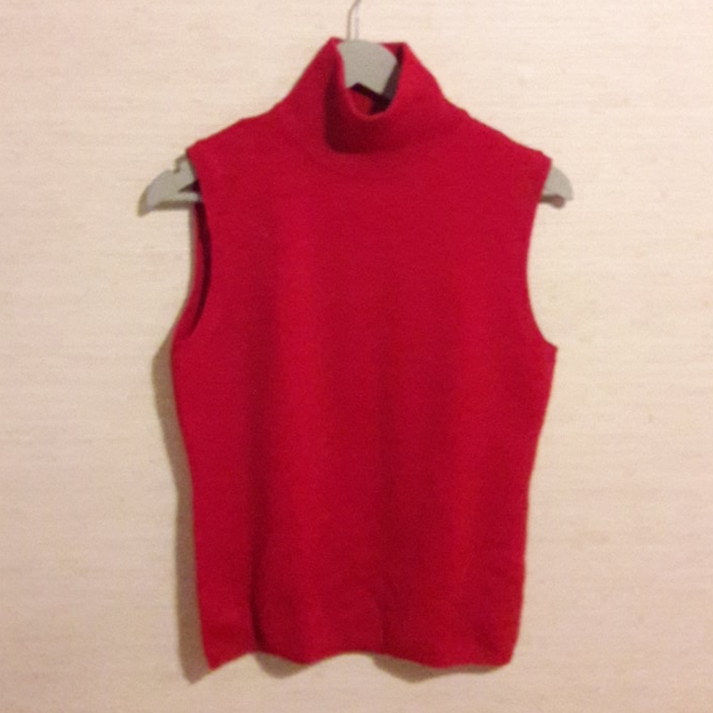 Carlisle red sleeveless turtleneck